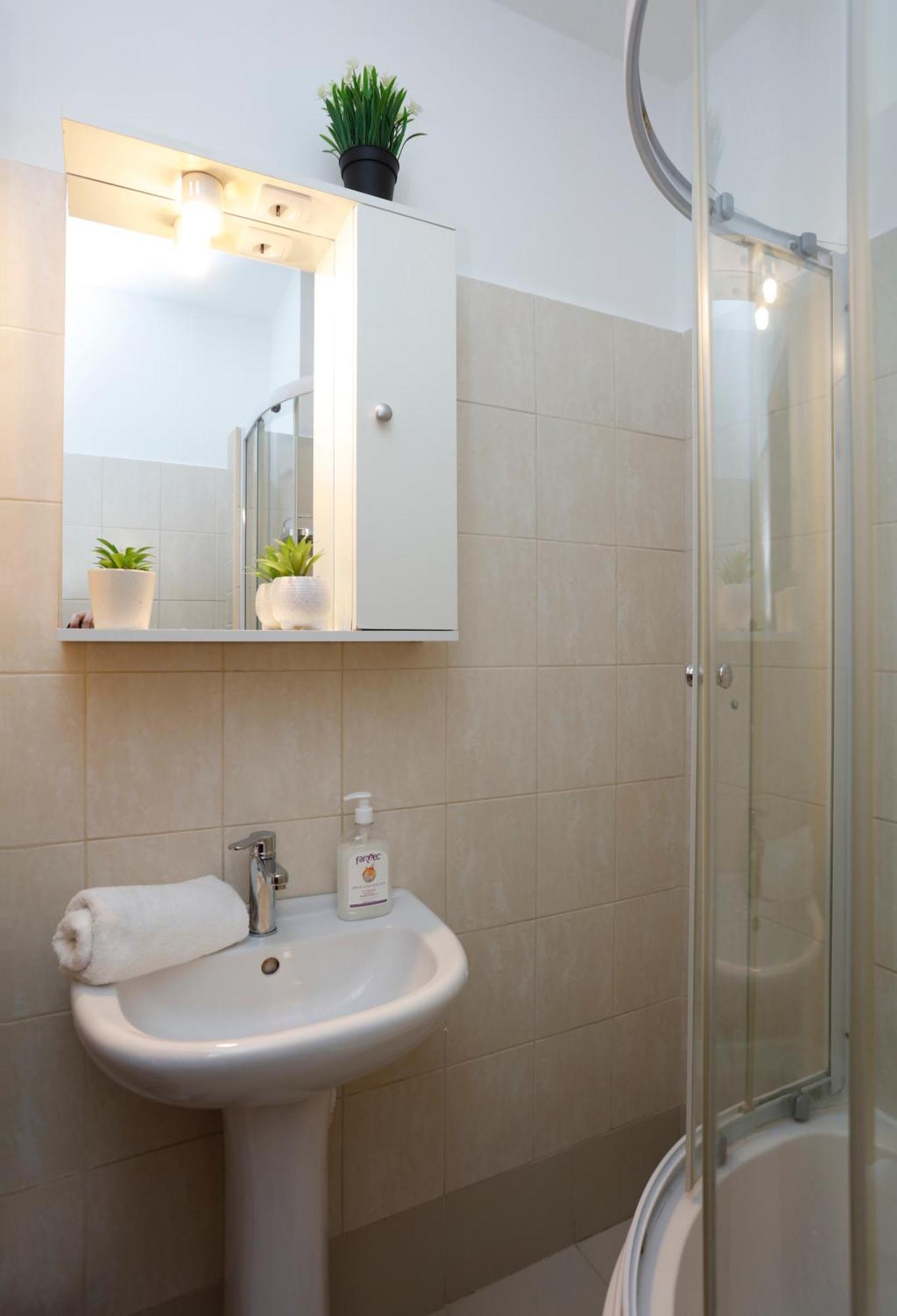 Enchanting Retreat - Historic Old Town - Pet-Friendly Haven - Steps From Unirii Bukarest Exterior foto