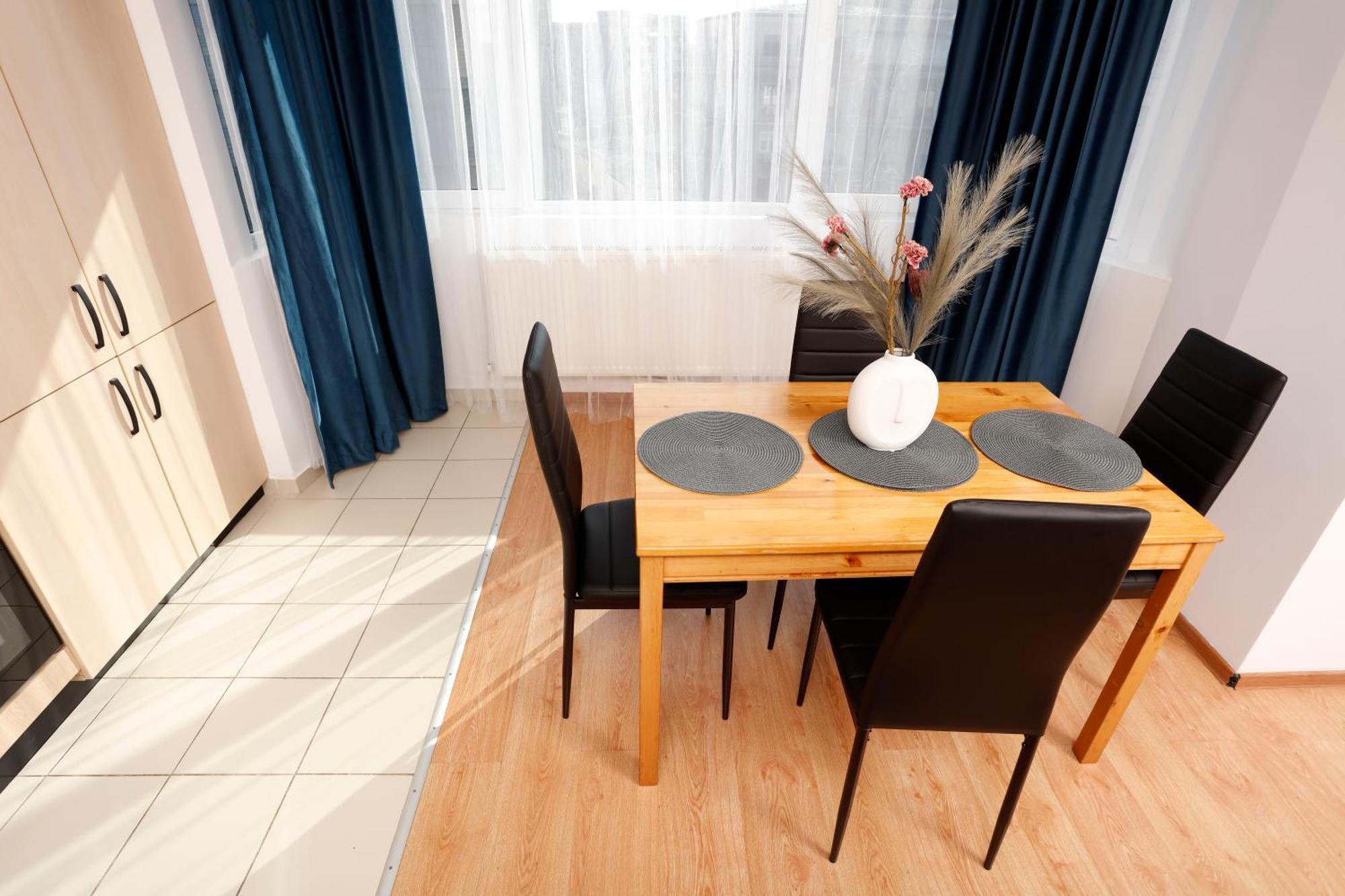 Enchanting Retreat - Historic Old Town - Pet-Friendly Haven - Steps From Unirii Bukarest Exterior foto