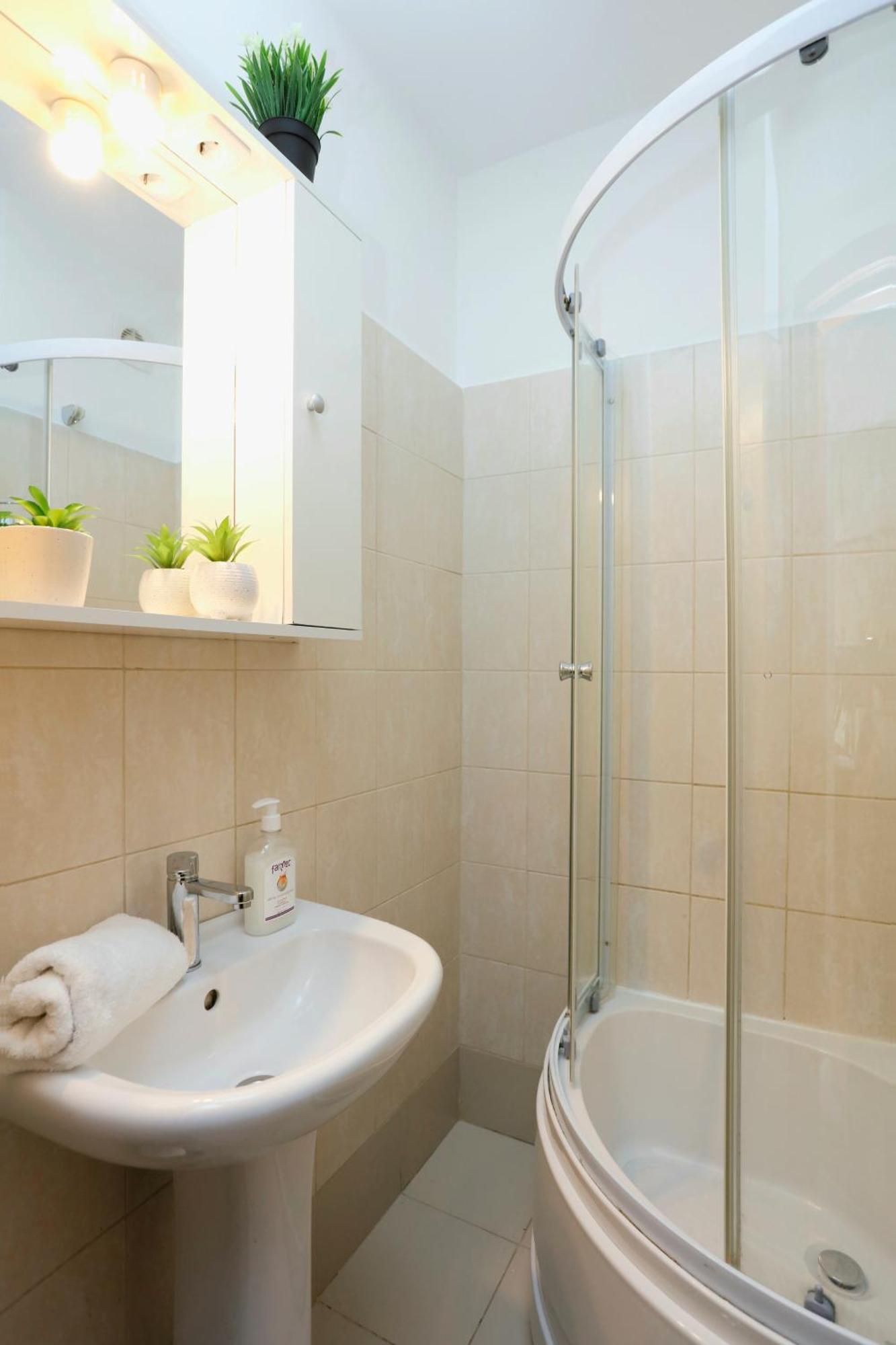 Enchanting Retreat - Historic Old Town - Pet-Friendly Haven - Steps From Unirii Bukarest Exterior foto
